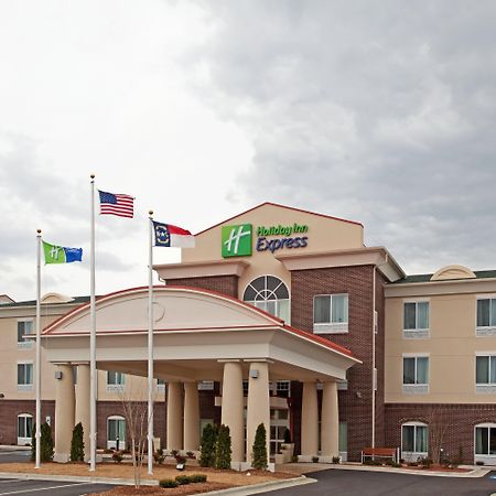 Holiday Inn Express Pembroke By Ihg Exteriör bild