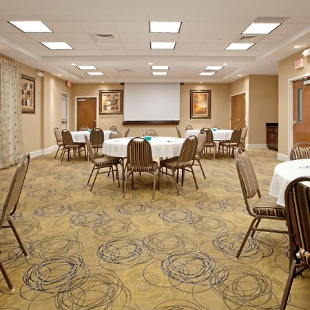 Holiday Inn Express Pembroke By Ihg Exteriör bild