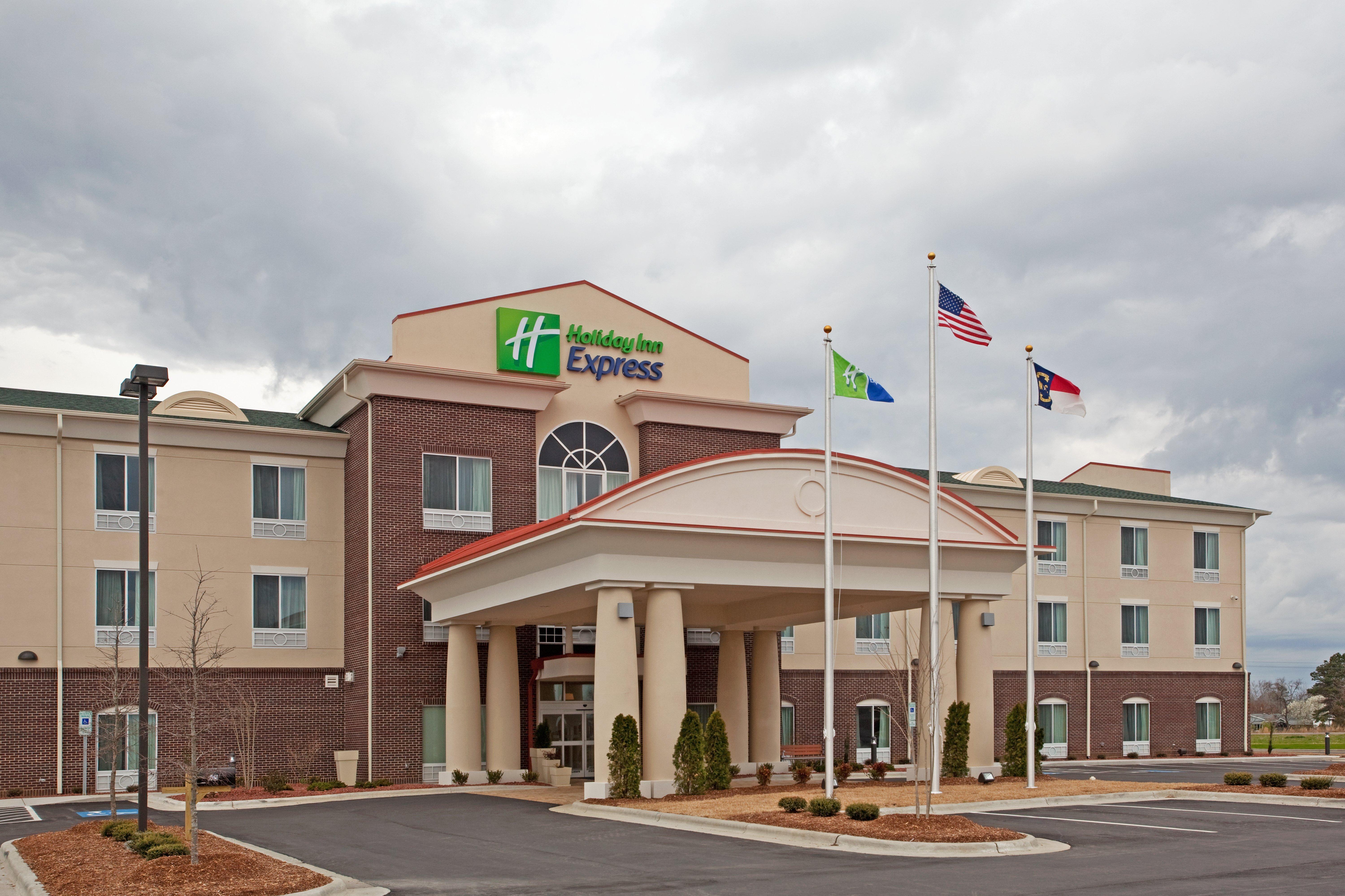 Holiday Inn Express Pembroke By Ihg Exteriör bild