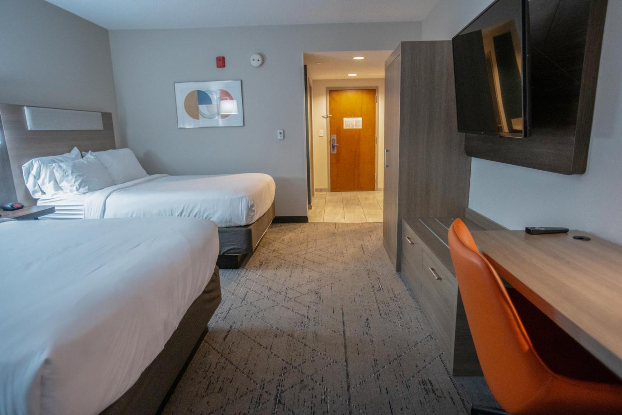 Holiday Inn Express Pembroke By Ihg Exteriör bild