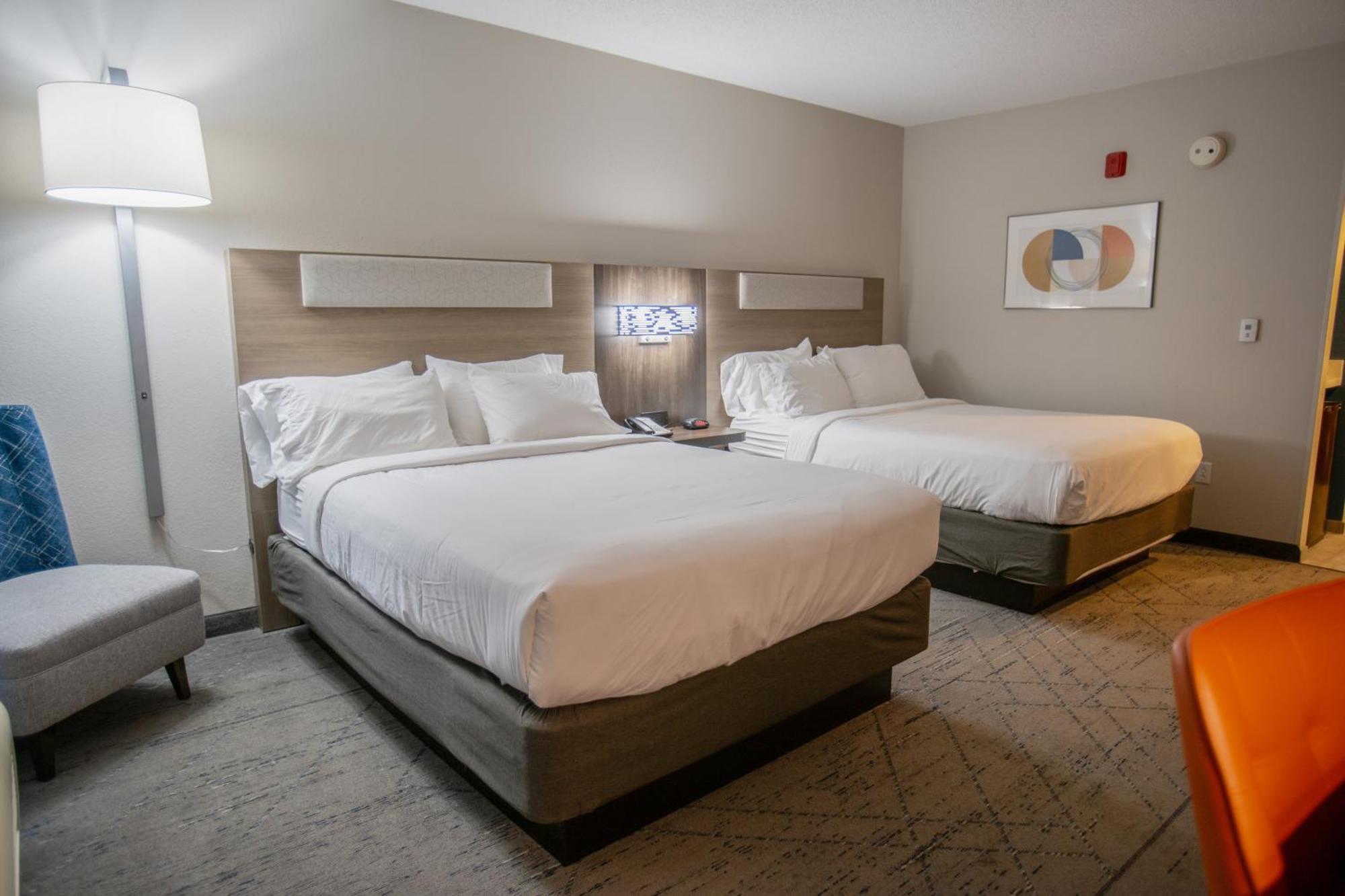 Holiday Inn Express Pembroke By Ihg Exteriör bild