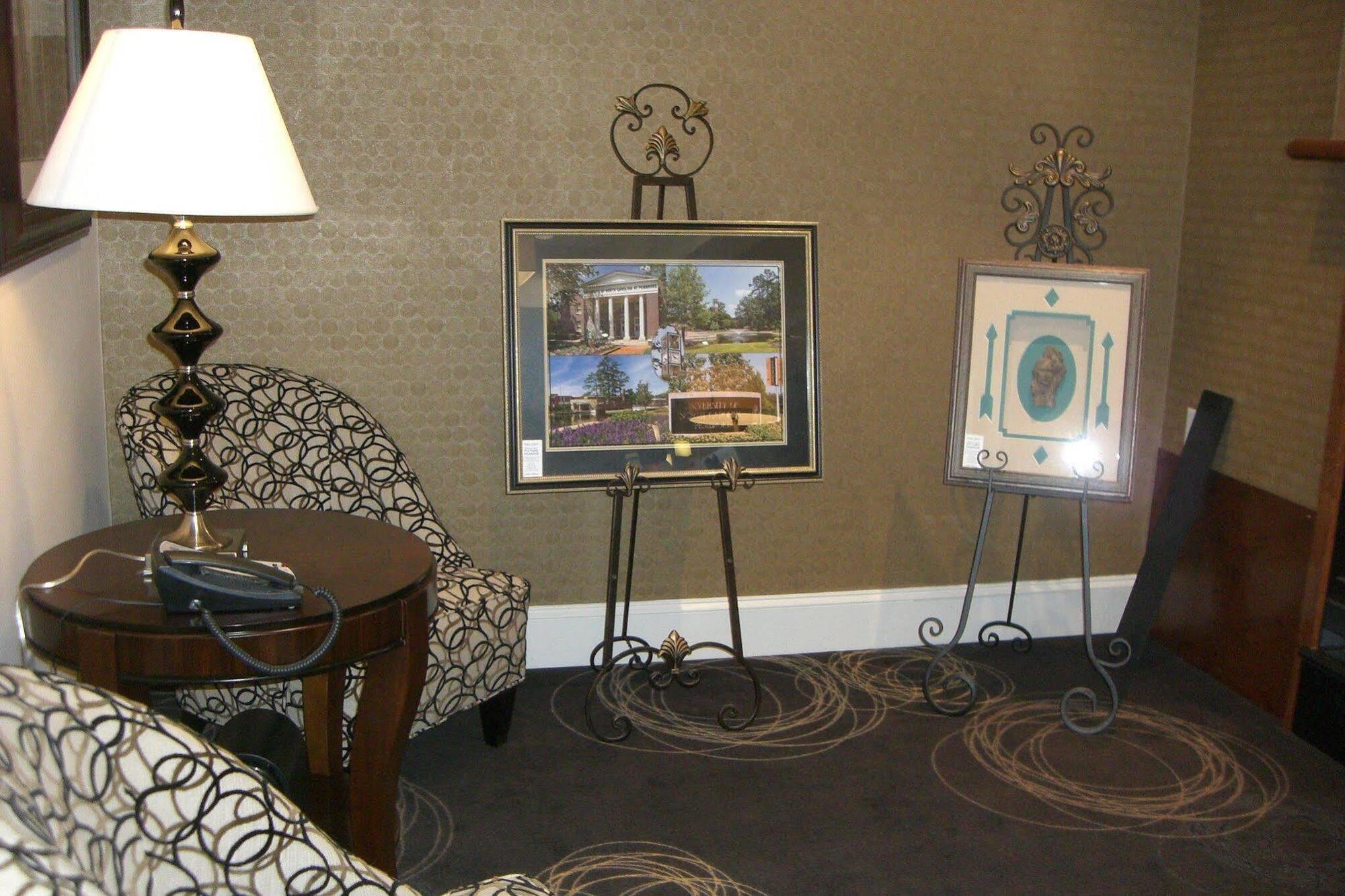 Holiday Inn Express Pembroke By Ihg Exteriör bild
